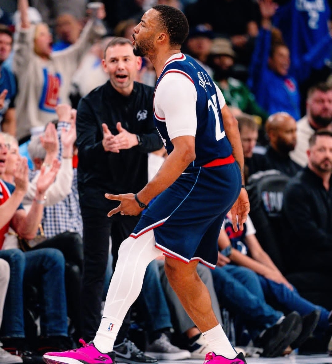 包含今晚洛杉矶快船备战英超，更衣室发声细节曝光，管理层满意，心理建设被强调的词条