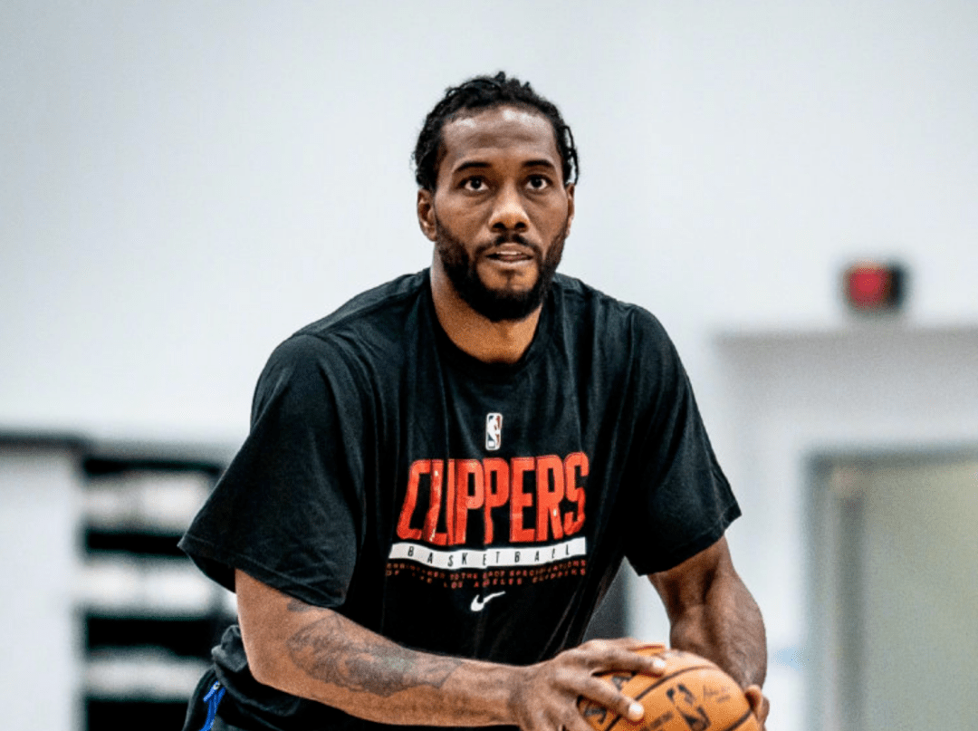 包含今晚洛杉矶快船备战英超，更衣室发声细节曝光，管理层满意，心理建设被强调的词条